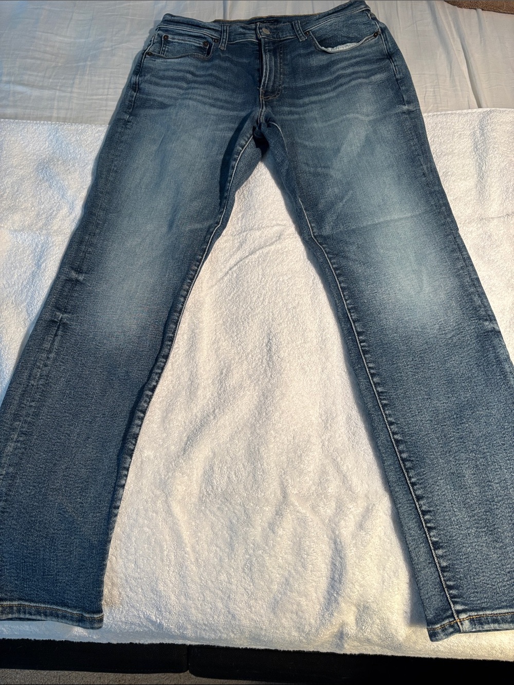 Lucky Brand 411 athletic taper